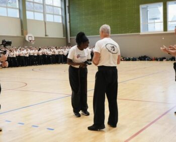 Première femme à recevoir une ceinture noire du secteur Royaume-Uni de la FEKM