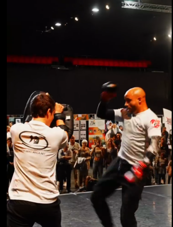 Vidéo du show de Krav-maga et de combat au Forum des associations de Ville de Dammarie-lès-Lys